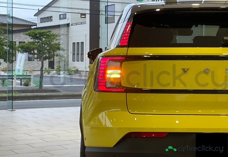 Volvo EX30 Yellow