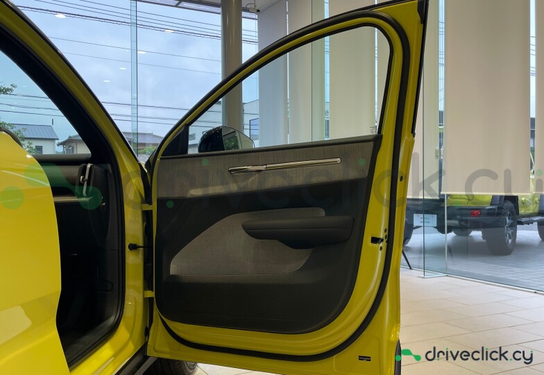 Volvo EX30 Yellow