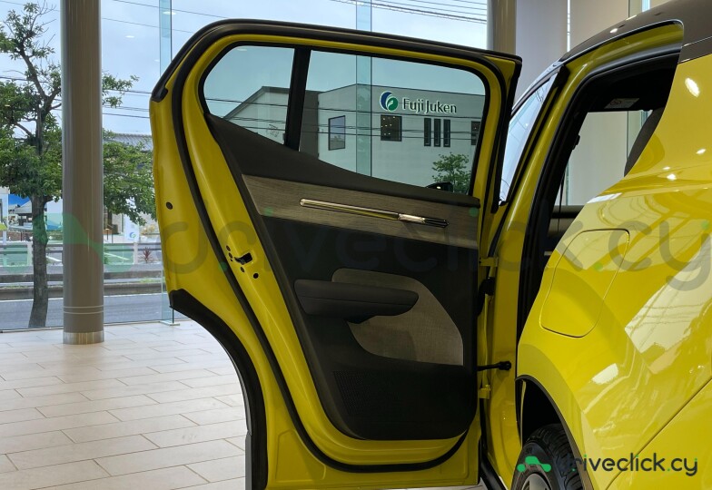 Volvo EX30 Yellow