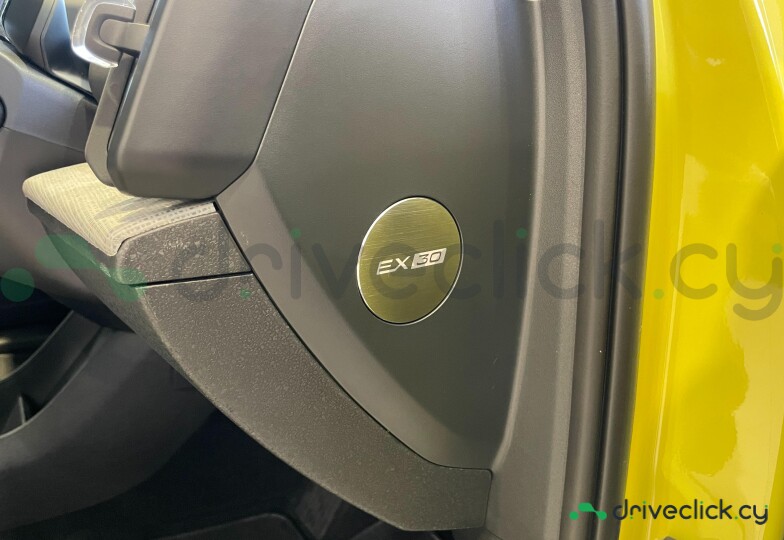 Volvo EX30 Yellow