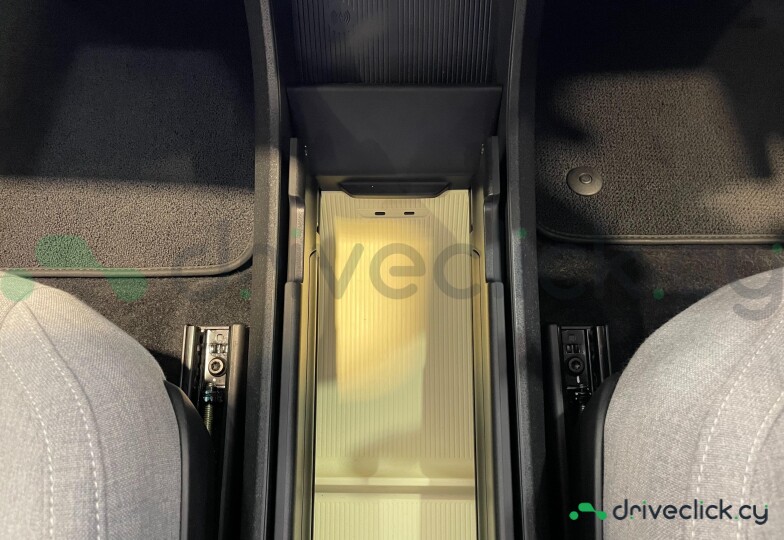 Volvo EX30 Yellow