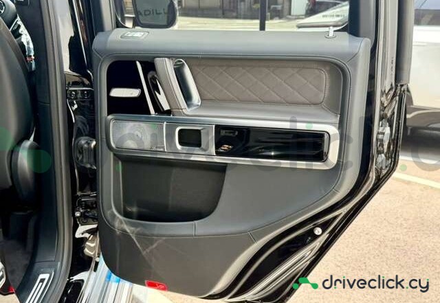 Mercedes G-class Black