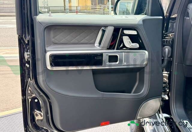 Mercedes G-class Black
