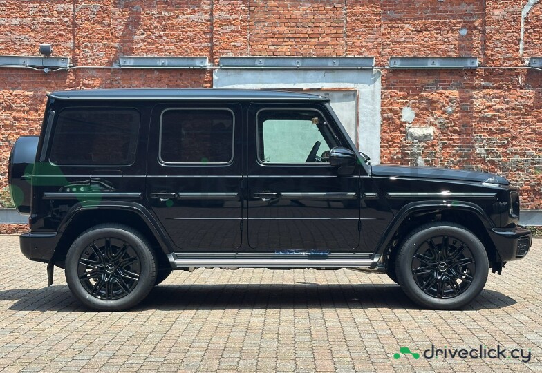 Mercedes G-class Black