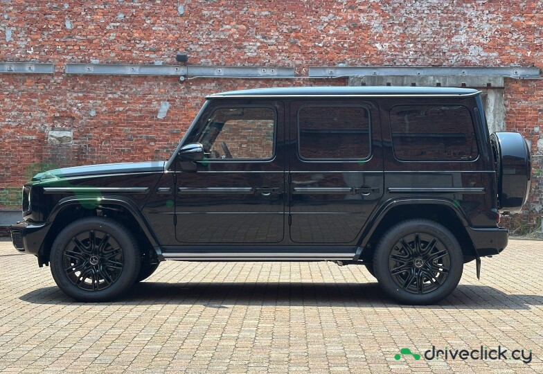 Mercedes G-class Black