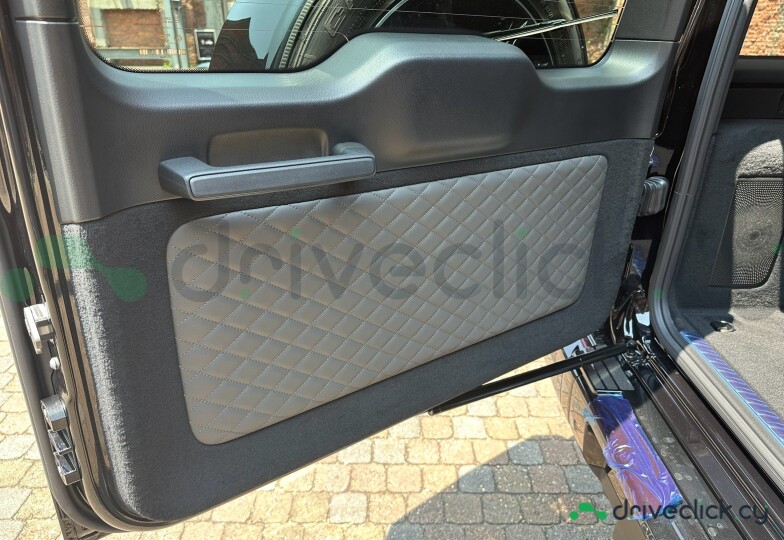 Mercedes G-class Black