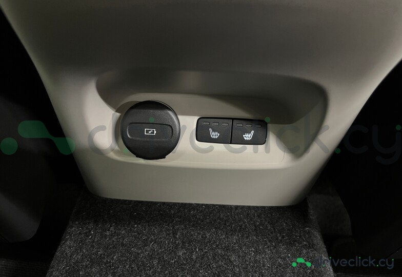 Volvo XC40 White