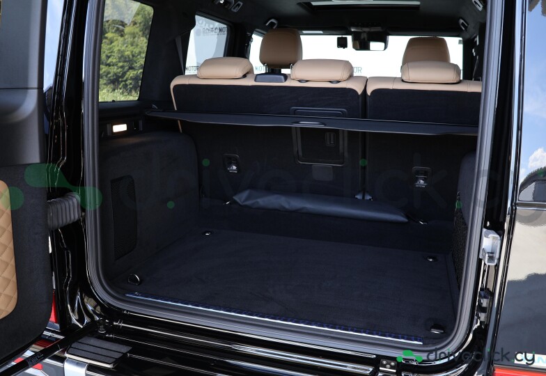 Mercedes G-class Black