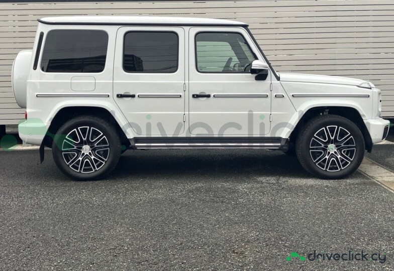 Mercedes G-class White