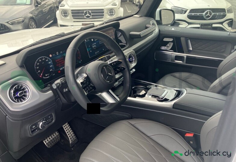 Mercedes G-class White