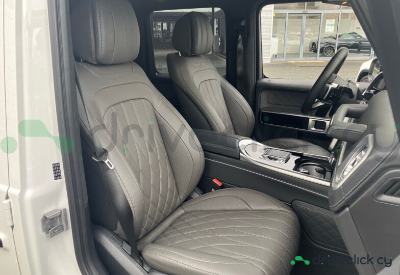 Mercedes G-class White