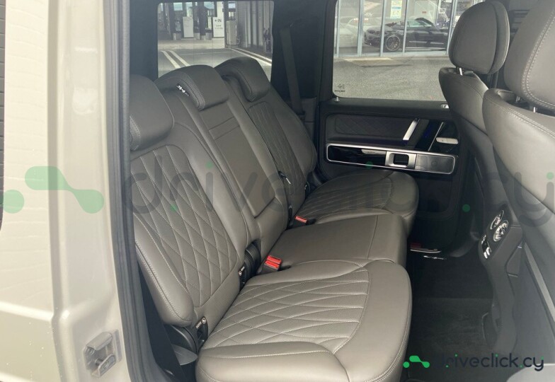 Mercedes G-class White