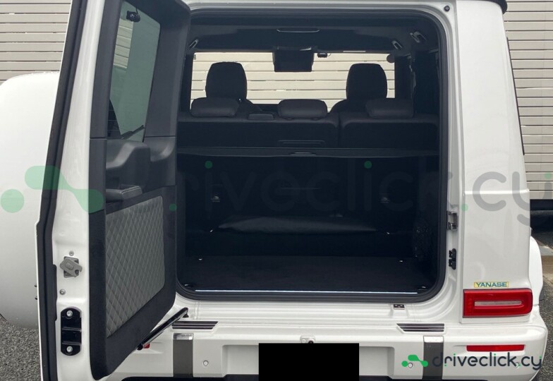 Mercedes G-class White