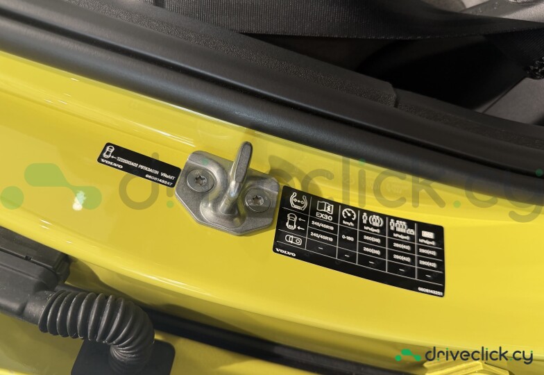 Volvo EX30 Yellow
