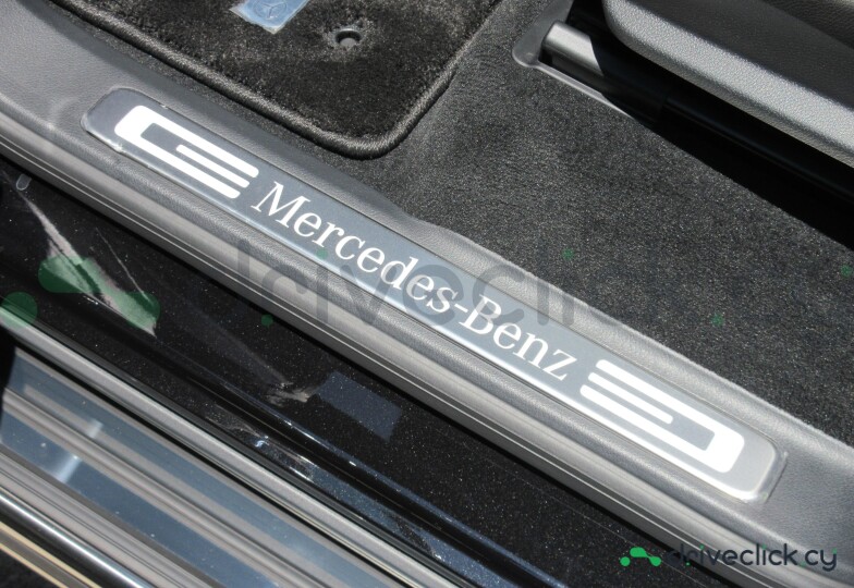 Mercedes G-class Black