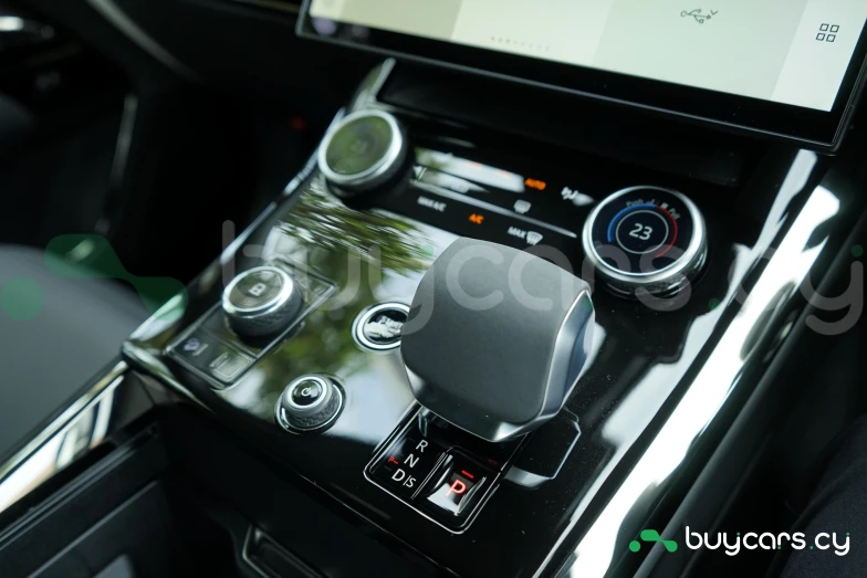 Land Rover Range Rover Sport Красный