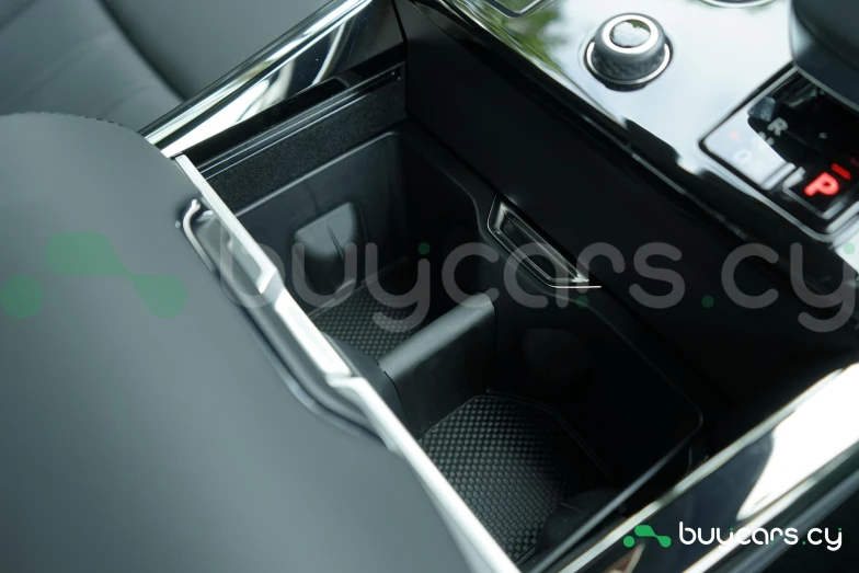 Land Rover Range Rover Sport Красный