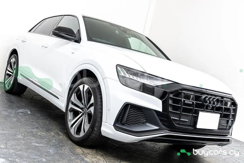 Audi Q8 White