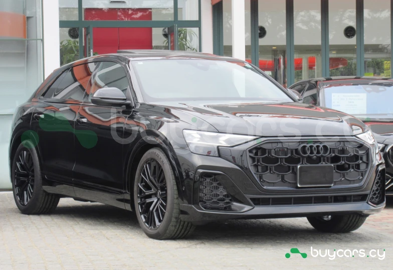 Audi Q8 Черный