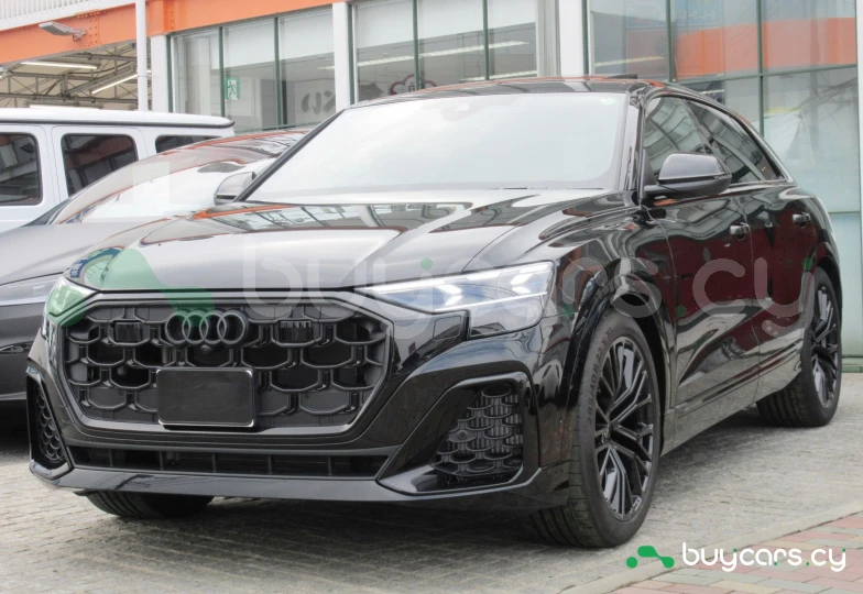 Audi Q8 Черный
