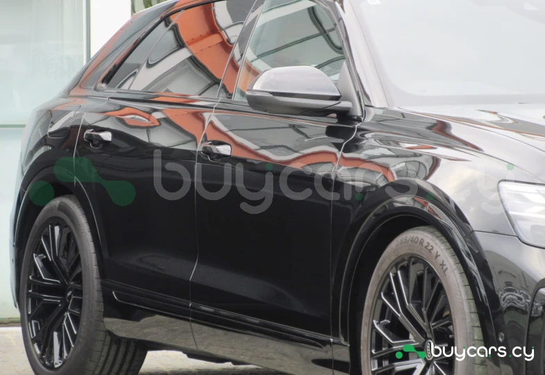Audi Q8 Черный