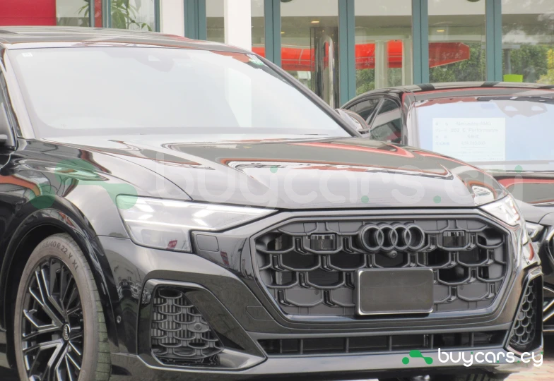 Audi Q8 Черный