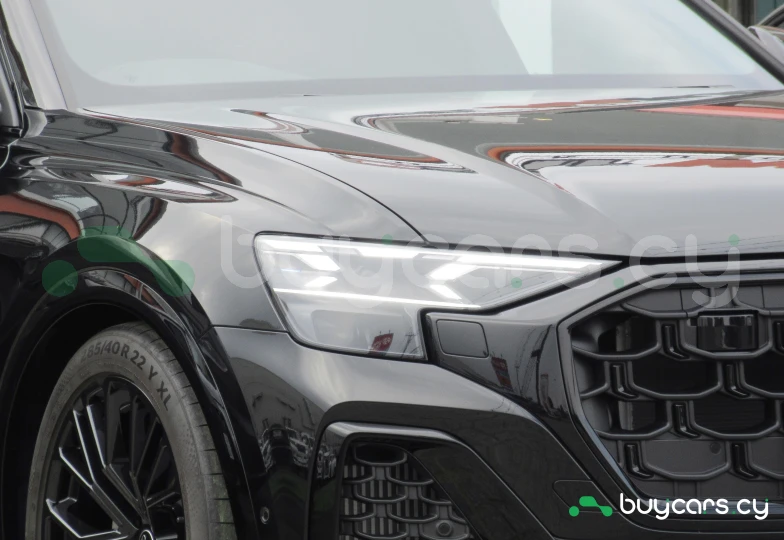 Audi Q8 Черный