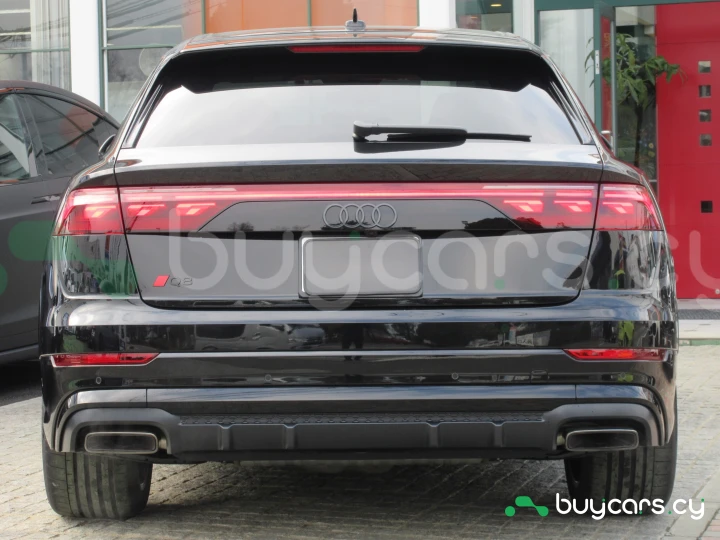 Audi Q8 Черный