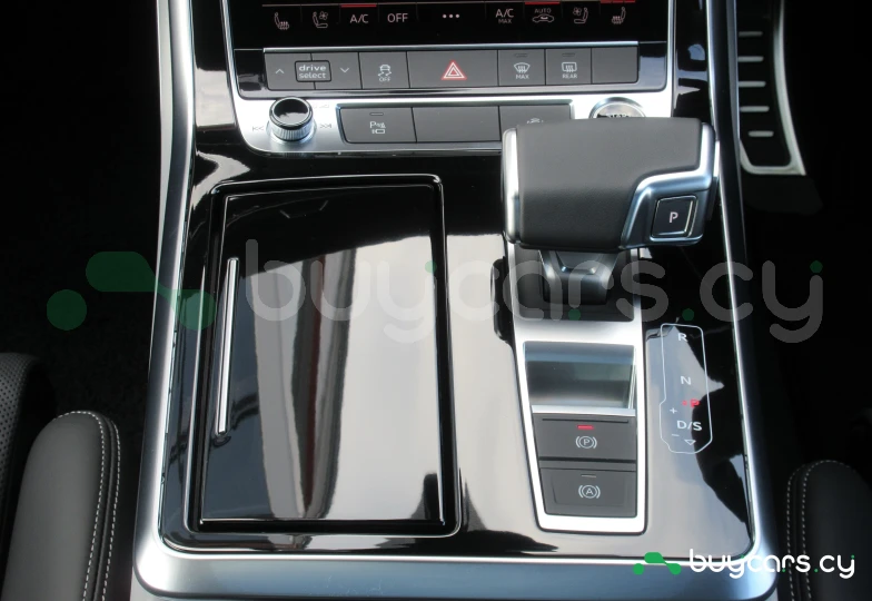 Audi Q8 Черный