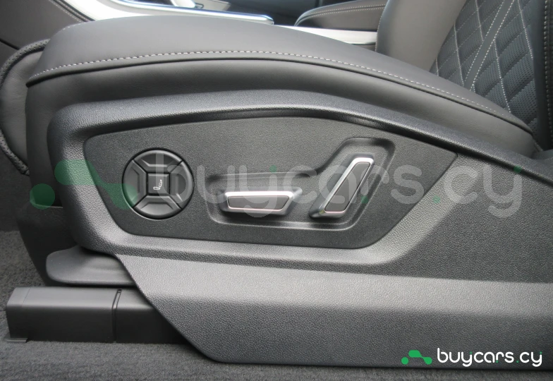 Audi Q8 Черный