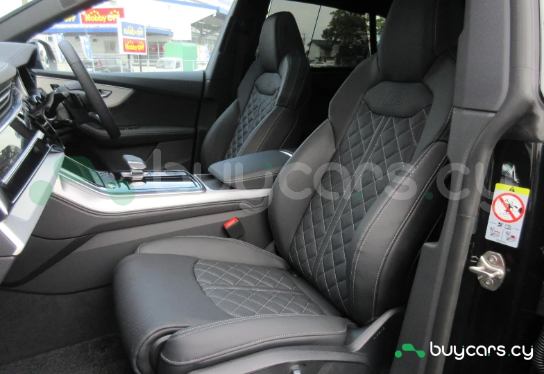 Audi Q8 Черный