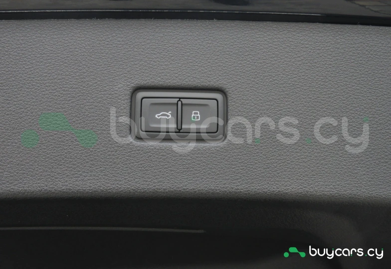 Audi Q8 Черный