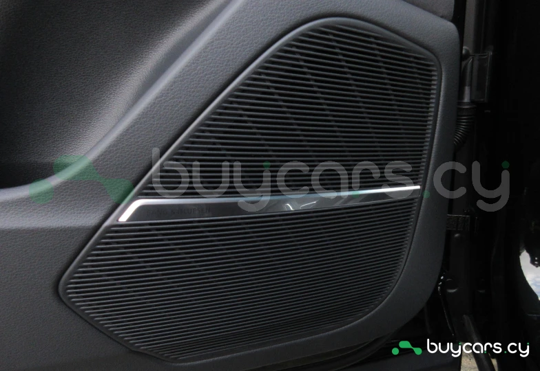 Audi Q8 Черный