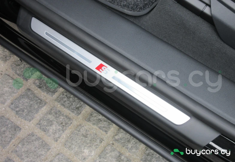 Audi Q8 Черный