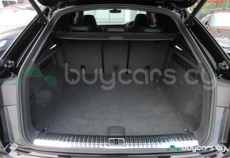 Audi Q8 Черный