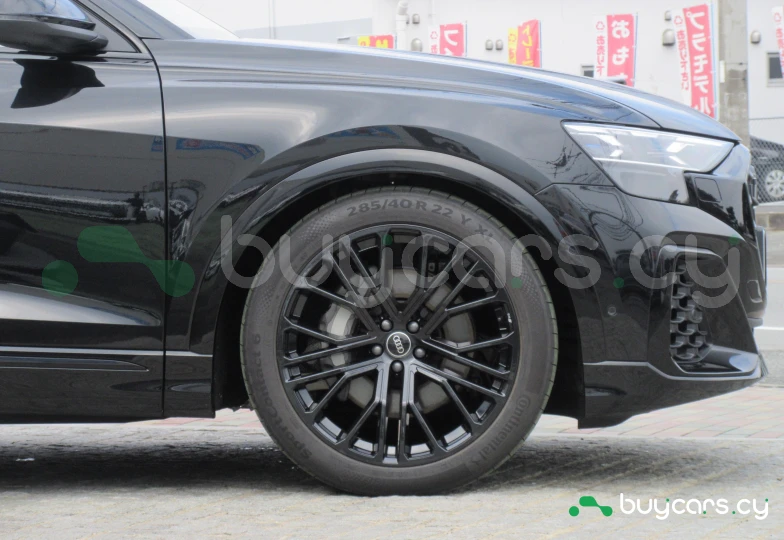 Audi Q8 Черный