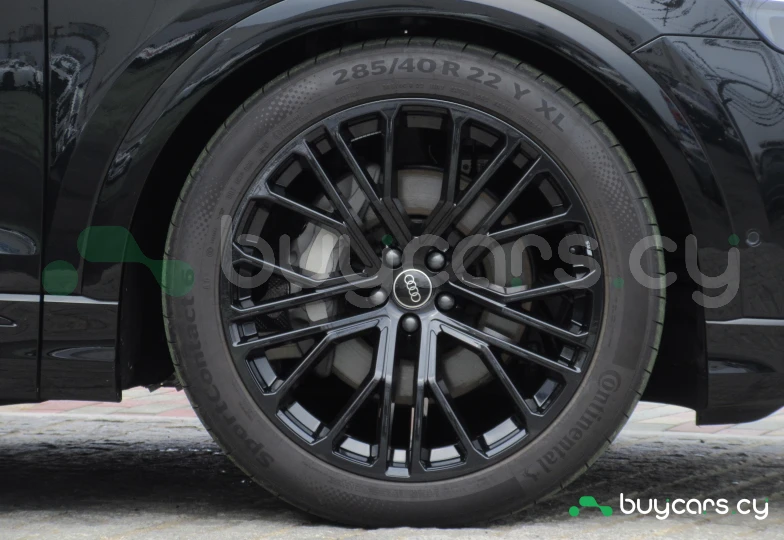 Audi Q8 Черный