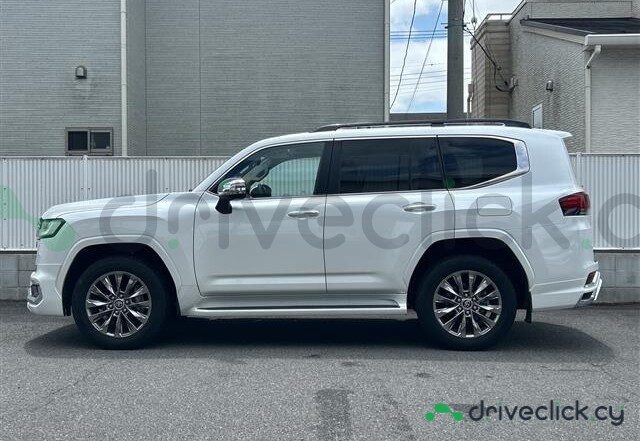 Toyota Land Cruiser 300 White