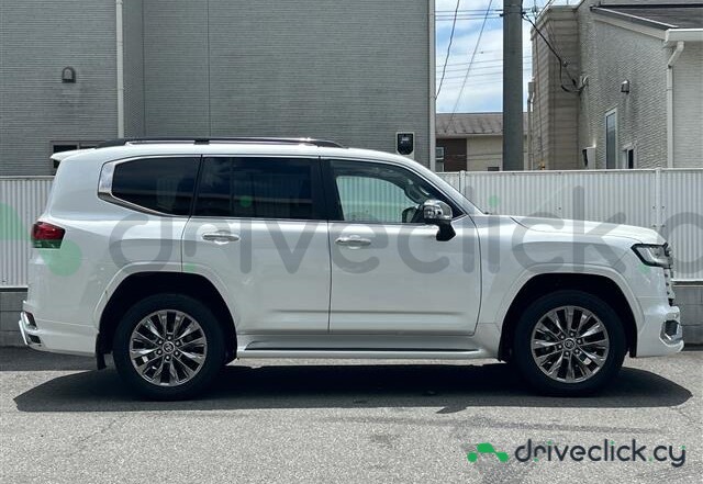 Toyota Land Cruiser 300 White