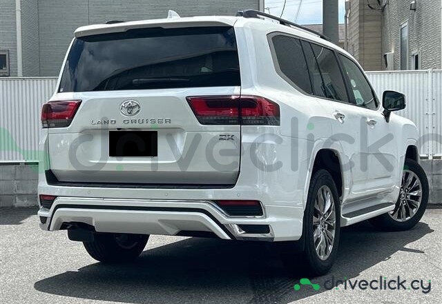 Toyota Land Cruiser 300 White