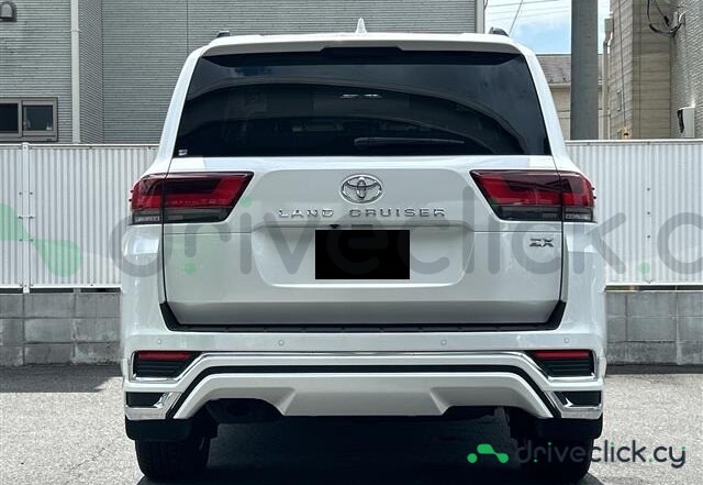 Toyota Land Cruiser 300 White