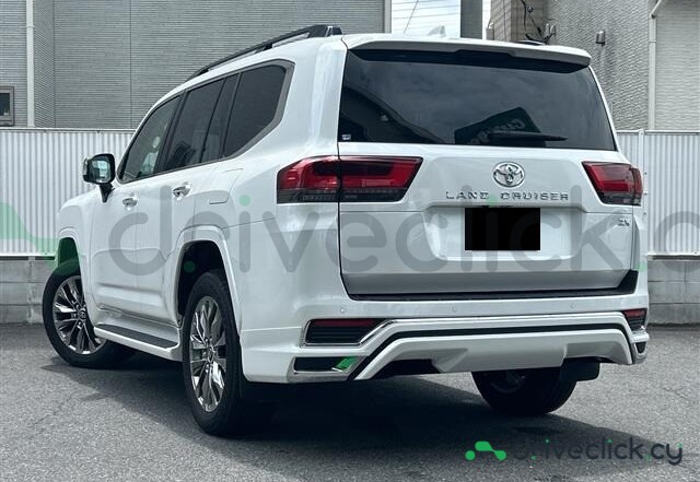 Toyota Land Cruiser 300 White