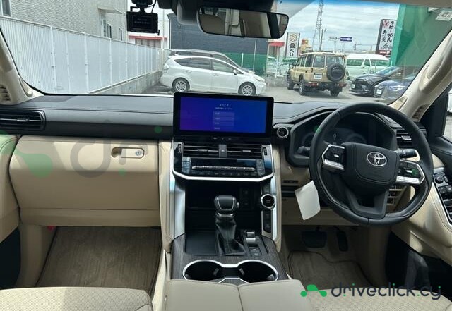 Toyota Land Cruiser 300 White