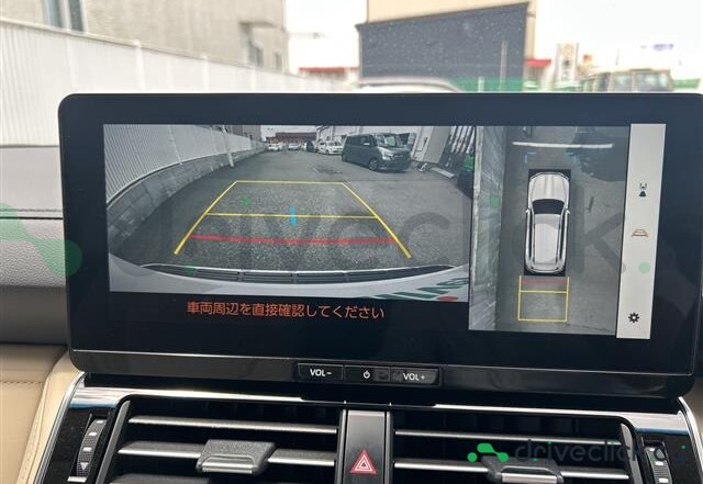 Toyota Land Cruiser 300 White