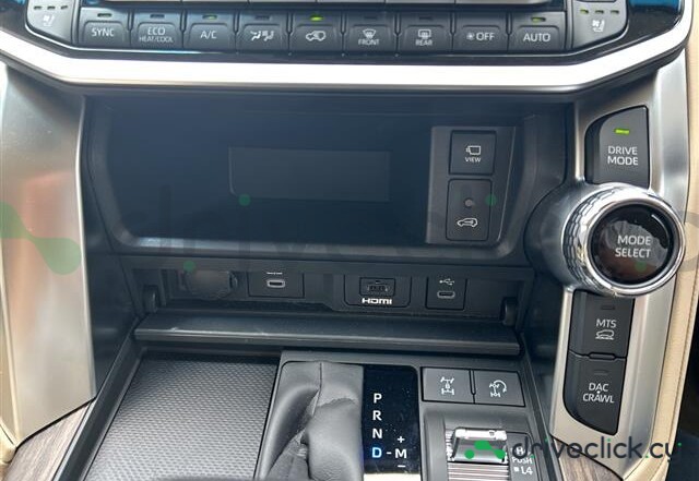 Toyota Land Cruiser 300 White