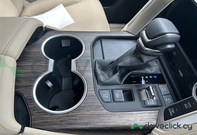 Toyota Land Cruiser 300 White