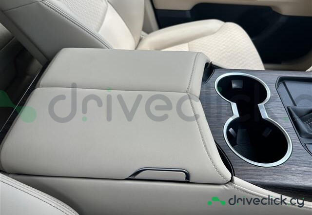 Toyota Land Cruiser 300 White