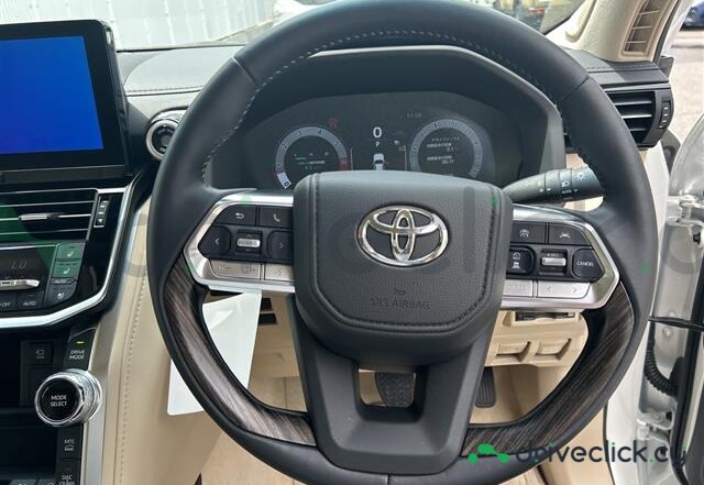 Toyota Land Cruiser 300 White