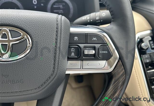 Toyota Land Cruiser 300 White