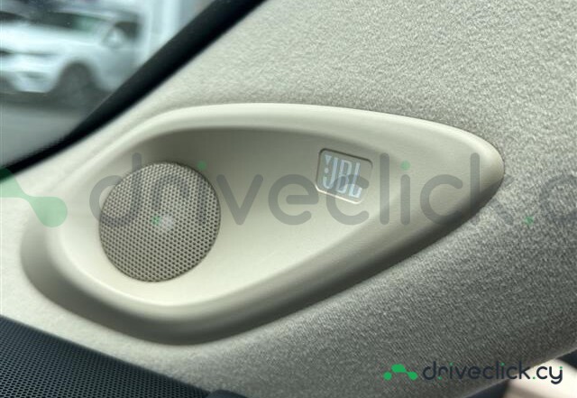 Toyota Land Cruiser 300 White